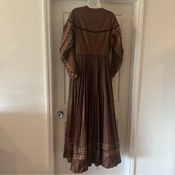 Civil War reenactment, professional plays, antebellum, high school plays. Large - Picture 10 of 16